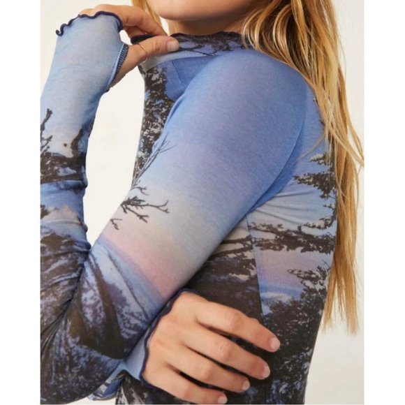 NEW XS FREE PEOPLE FP MOVEMENT BLUE BLACK PRINTED HIGH JUMP LONG SLV TOP SHIRT - Picture 2 of 9